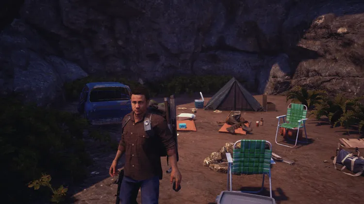 Camp caché au bord de la rivière