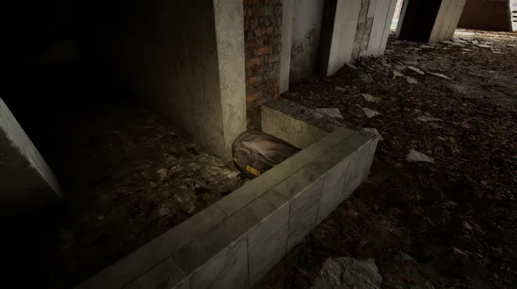 Cache sous un balcon