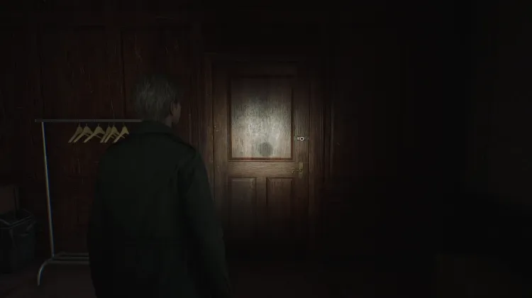 Guardaroba Porta di Servizio